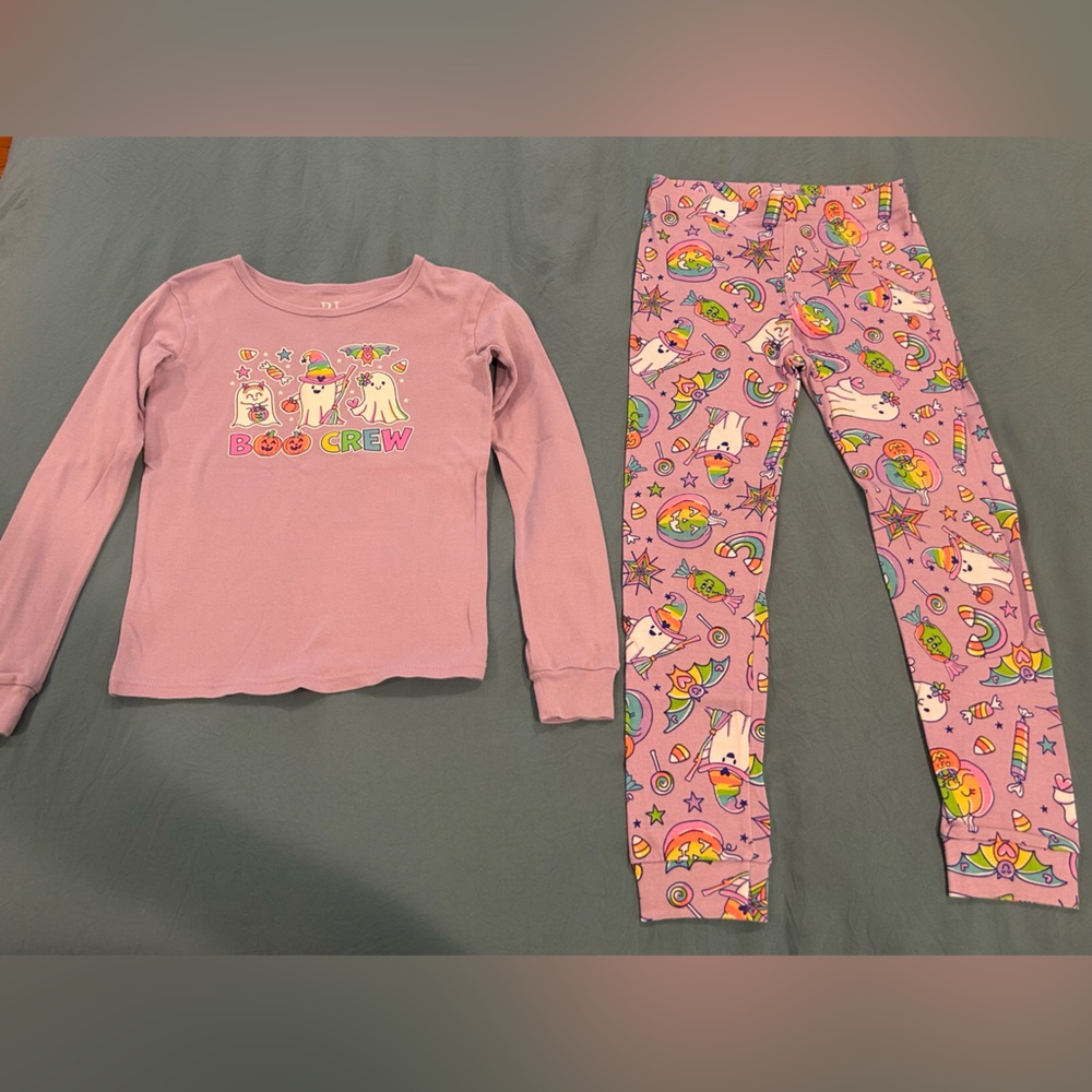 The Children’s Place “Boo Crew” Glow in the Dark Pajama Set 👻🍭🍬🧙🏻‍♀️🎃 - Picture 2 of 9